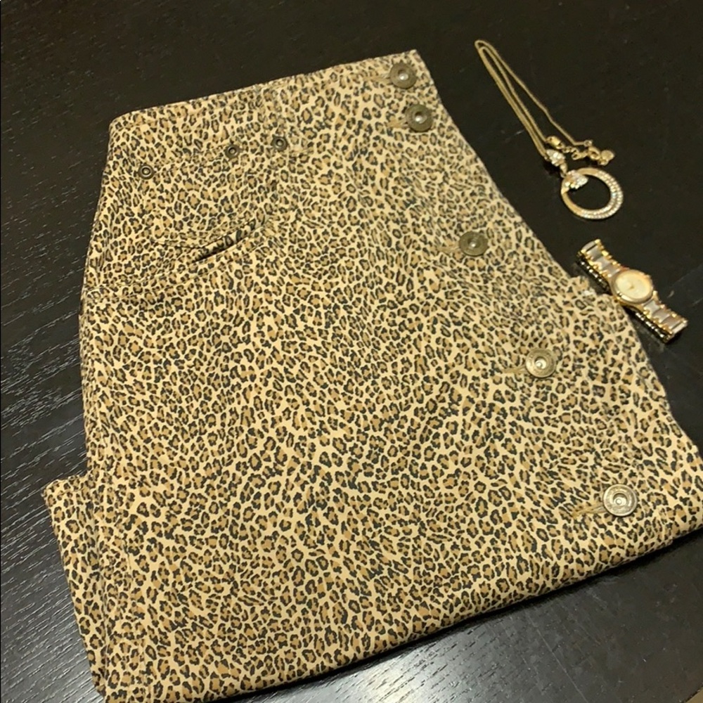 Leopard print Liz Claiborne skirt size 8 petite